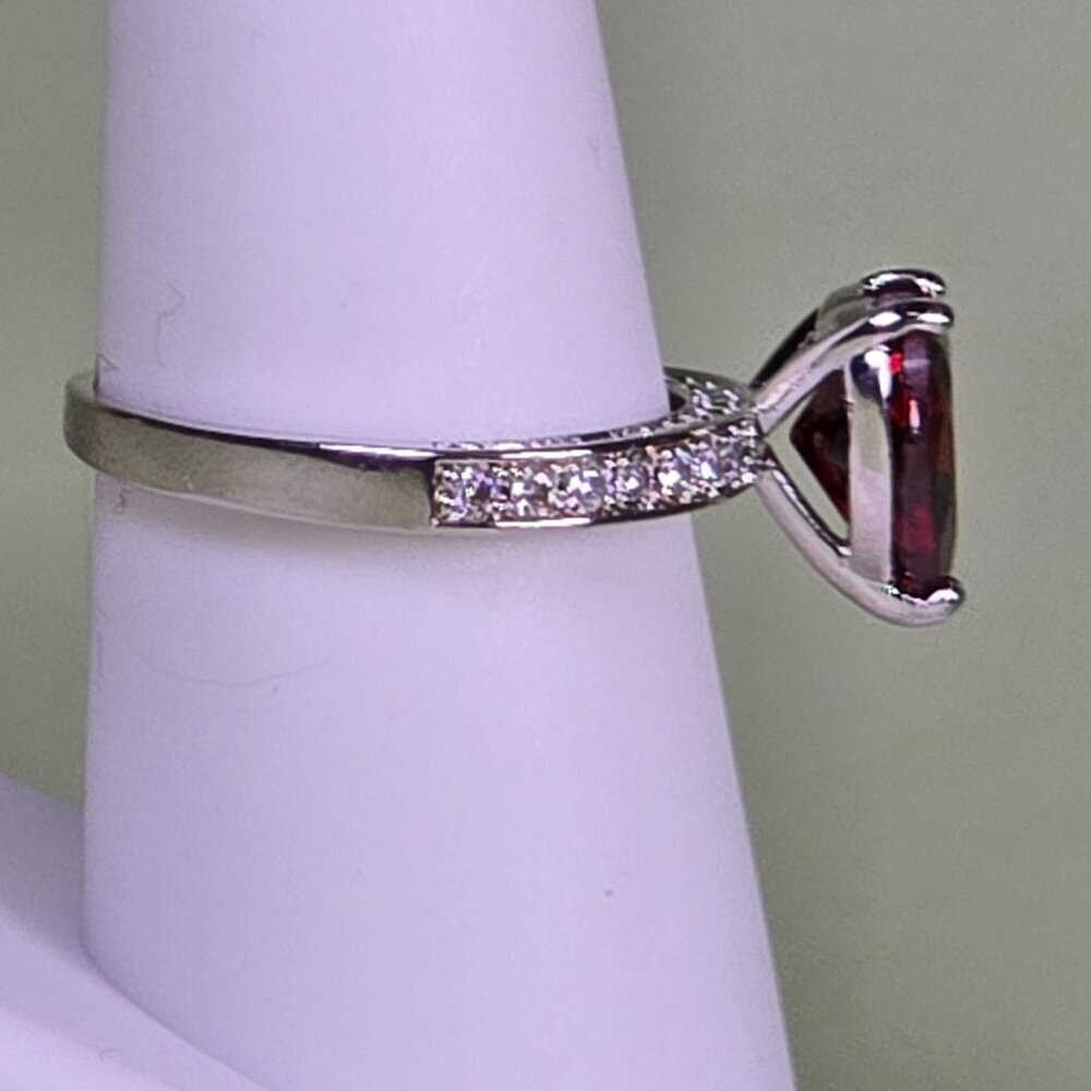 Heart-Shaped Red Solitaire Ring With Accented Band Size‎ 8 (NWOT) - Picture 3 of 6